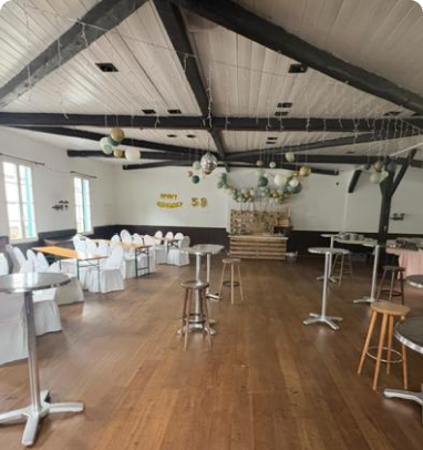 Innenansicht des Eifelsaals mit festlicher Dekoration